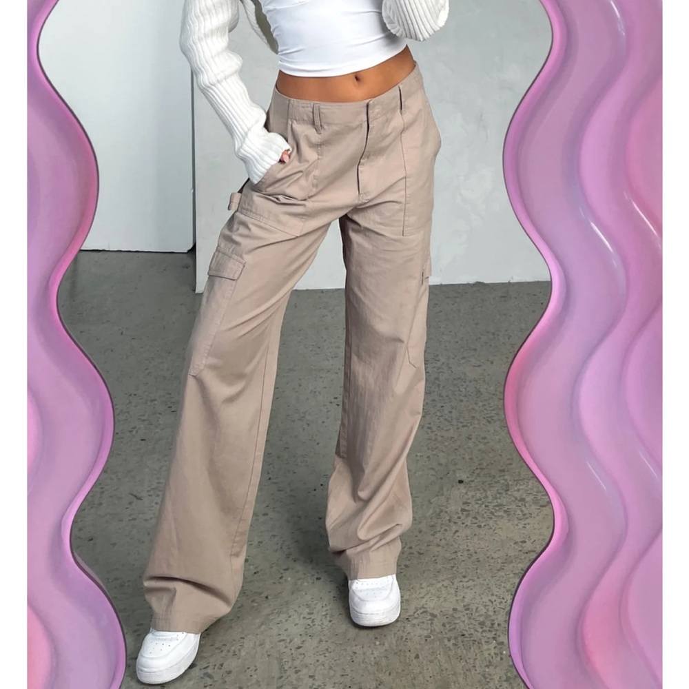 White Fox Boutique - Know Your Worth Low Rise Cargo Pants Beige (XS) brand new